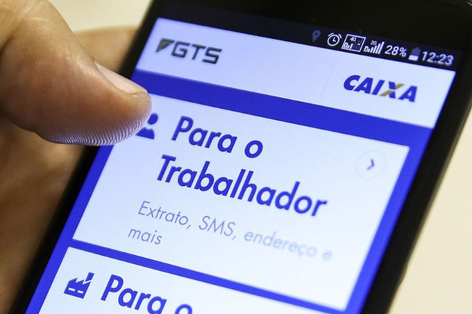 Comissão aprova aumento de saque do FGTS para R$ 998