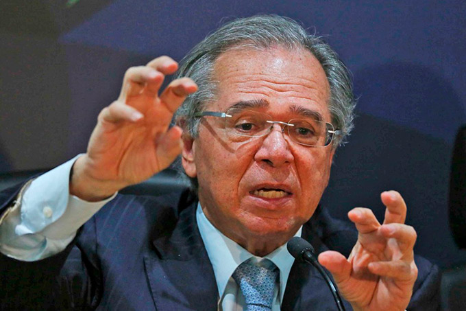Paulo Guedes: 'Cara fuma muito? Bebe muito? Taca imposto nele'