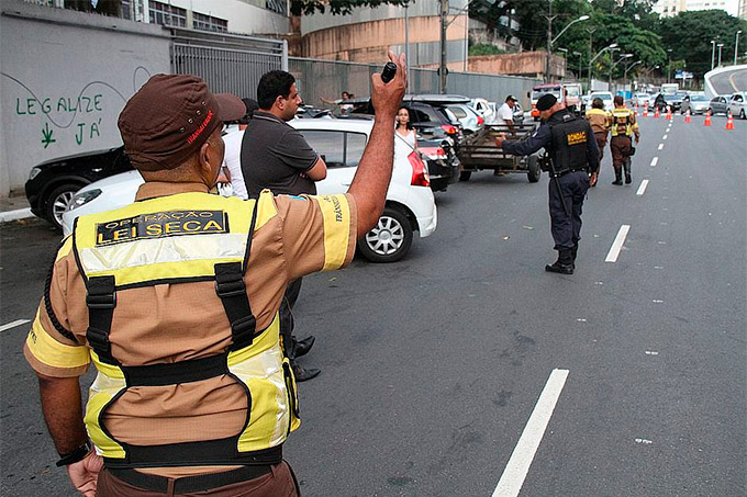 Transalvador passa a realizar blitz da Lei Seca durante todo o dia em Salvador