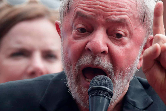 'PT não tem que fazer autocrítica', diz Lula em evento na Bahia