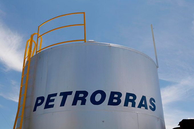 Petrobras reajusta gasolina em 2,8% nas refinarias