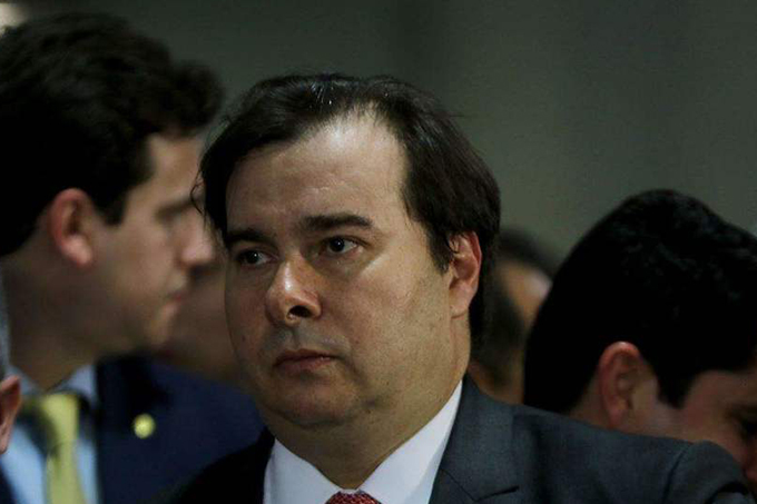 Maia diz que placa arrancada de exposição não pode virar precedente