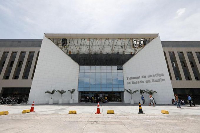 Quatro desembargadores e dois juízes são afastados do TJBA