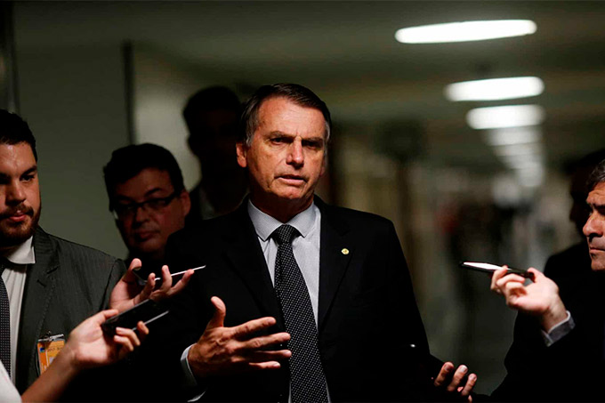 Bolsonaro nega troca de ministros da Educação, Casa Civil e Turismo