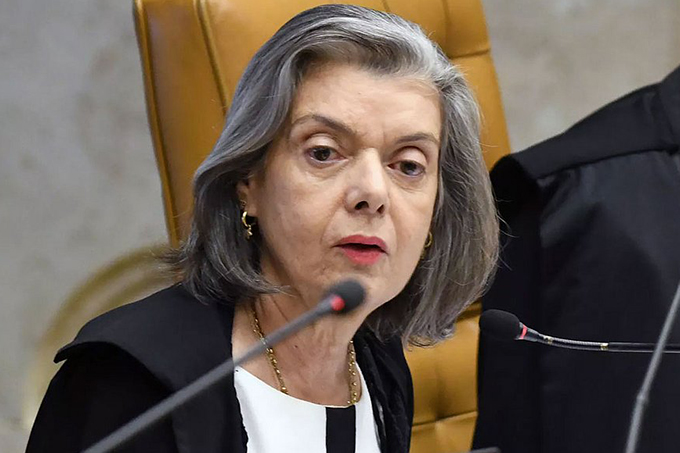 Cármen Lúcia manda TRF-4 soltar presos condenados em 2ª instância