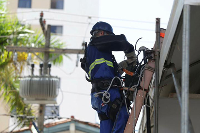 Coelba desmente boato sobre interrupção de energia em toda Bahia