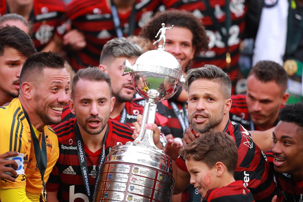 Um dia após conquistar a Libertadores, Flamengo é campeão brasileiro