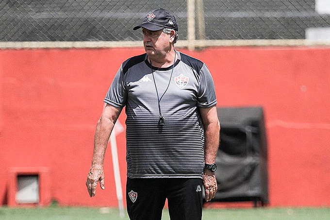 Após recesso, Vitória retoma treinos para jogo final da Série B