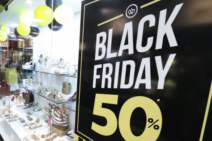 Oito em cada dez brasileiros devem fazer compras na Black Friday