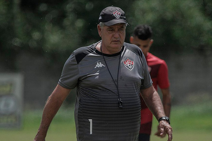 Geninho definirá futuro no Vitória nos próximos dias