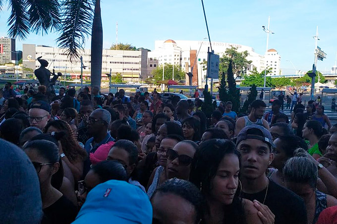 Dia de Black Friday tem correria em shoppings de Salvador; veja vídeo