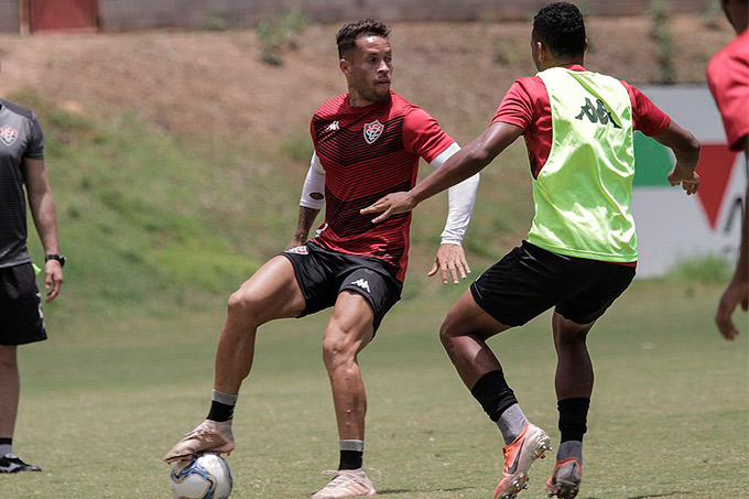Em clima de despedida, Vitória recebe o Coritiba dentro de casa