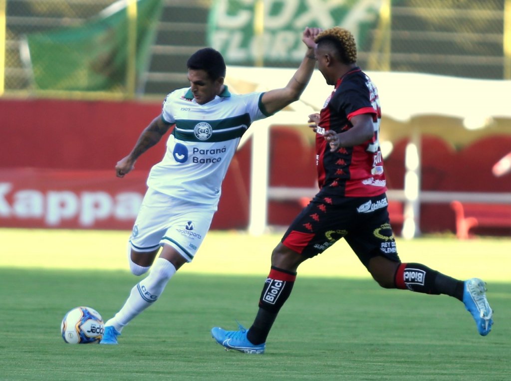 Na despedida da temporada, Vitória perde de virada para o Coritiba
