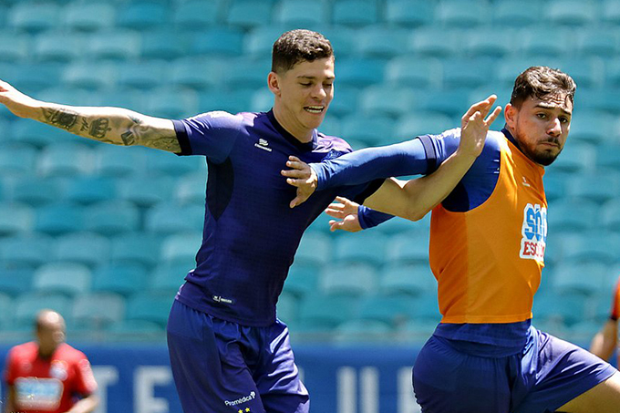 Roger Machado indica João Pedro no meio-campo contra o Vasco
