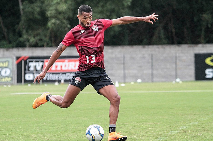 Vitória renova com mais três jogadores para 2020