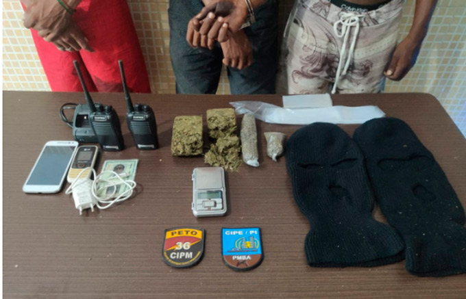 Operação prende três acusados de tráfico de drogas em Dias d'Ávila