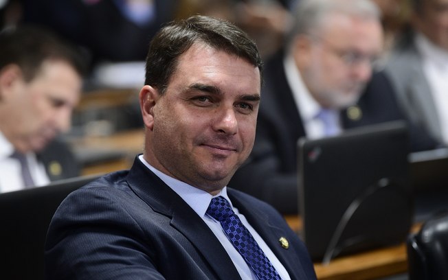 Flávio Bolsonaro articula implantação da Aliança Pelo Brasil na Bahia 
