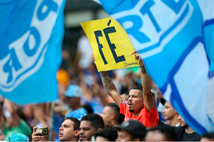 Cruzeiro cai pela 1ª vez em meio a crises técnica e financeira