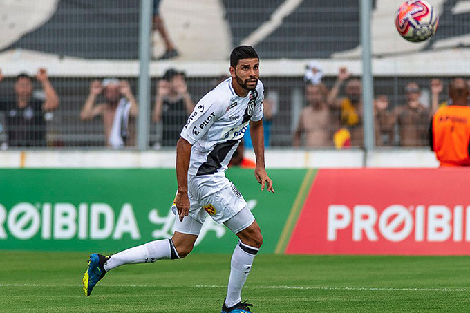 Vitória anuncia a contratação do meia Gérson Magrão