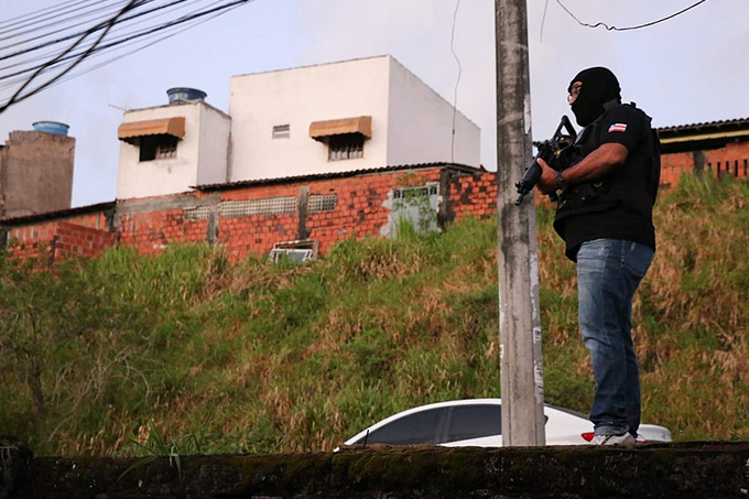 Após morte de Zé de Lessa, polícia baiana faz operação contra facção BDM