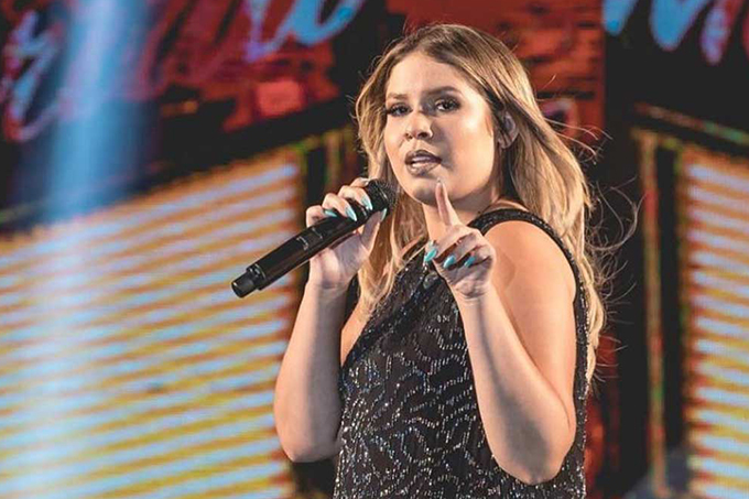 Marília Mendonça mostra rostinho do filho recém-nascido