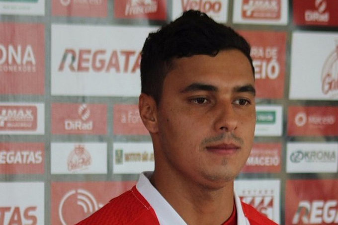 Vitória acerta a contratação do atacante Alisson Farias