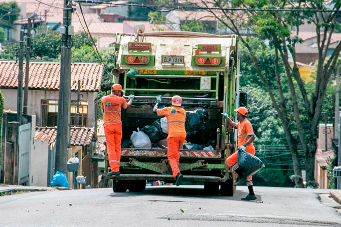 Coleta de lixo terá alteração de horário nas vésperas de Natal e Ano Novo 