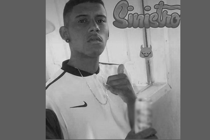 Jovem de 21 anos é morto a tiros na porta de casa 