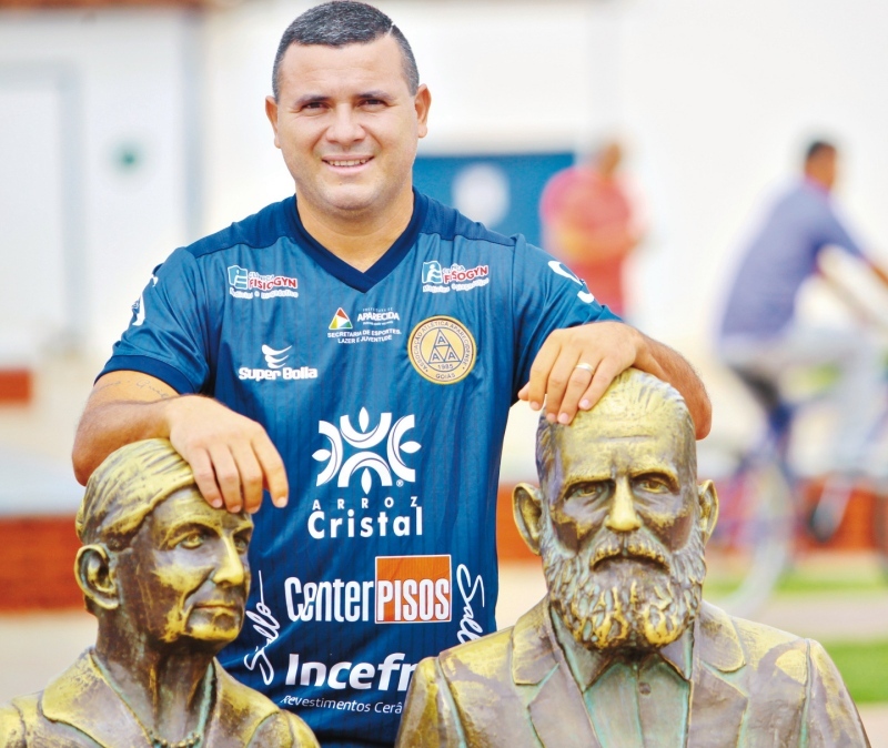 Vitória da Conquista contrata o artilheiro Nonato, ídolo do Bahia