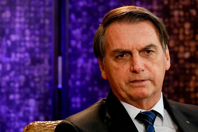 Bolsonaro concede indulto de Natal a policiais