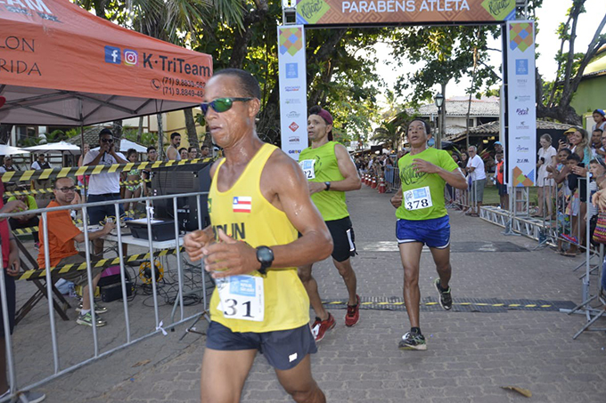 Mais de 600 atletas participam da Corrida Rústica da Praia do Forte neste sábado