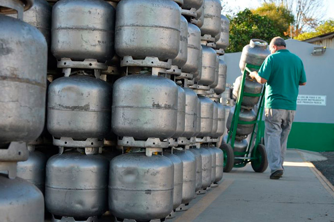 Petrobras reajusta preço do gás de cozinha em 5% a partir de hoje