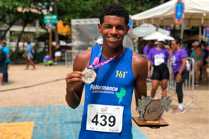 Elton Santos vence Corrida Rústica da Praia do Forte pelo segundo ano consecutivo