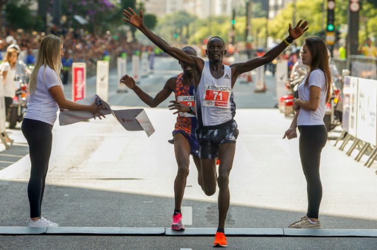 Queniano vence São Silvestre com ultrapassagem nos últimos segundos