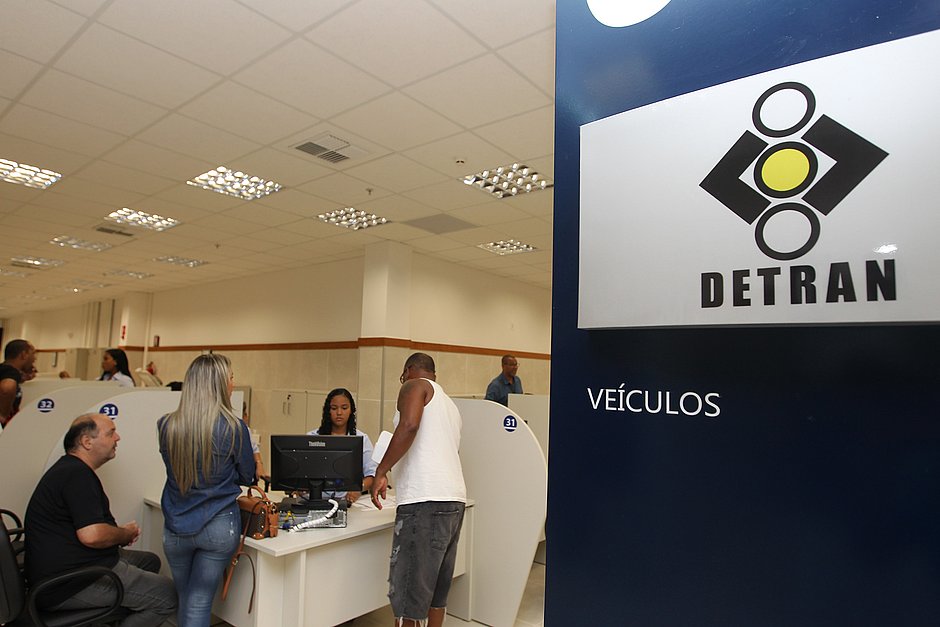 Taxas para carteira de habilitação e emplacamento ficarão mais caras na Bahia 