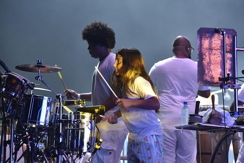 Marcelo, filho de Ivete, rouba a cena durante show no Virada Salvador