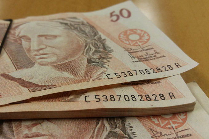 Cheque especial terá juros limitados a partir de segunda-feira