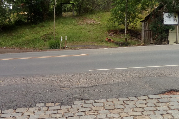 Moradores pedem construção de passarela na entrada de Sauipe
