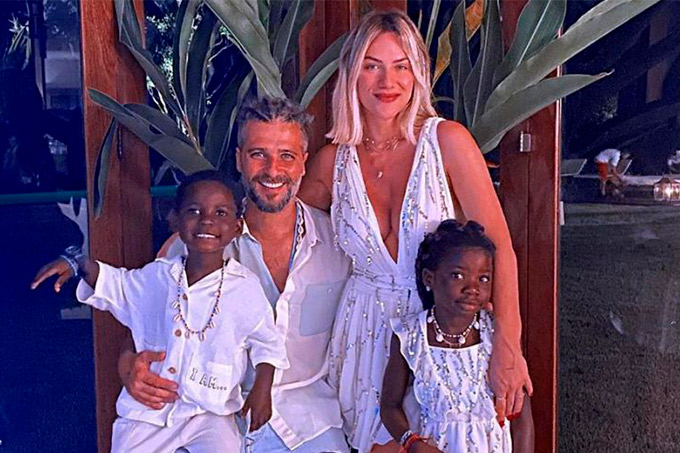 Giovanna Ewbank exibe barriga de grávida: 'serzinho abençoado'