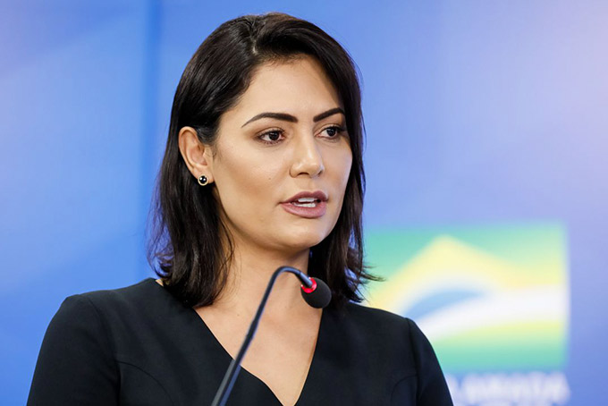 Michelle Bolsonaro tem alta de hospital e retorna ao Alvorada