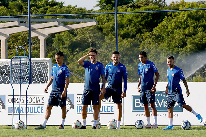 Jogadores vão para o campo e Bahia faz primeiro treino com bola
