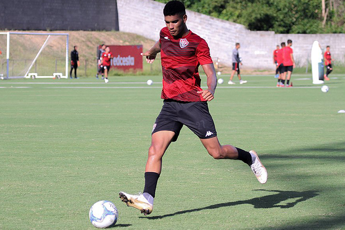 Vitória aposta em time mais jovem no início da temporada