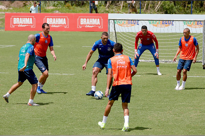 Por adaptação dos atletas, Esquadrão prioriza treinos no campo