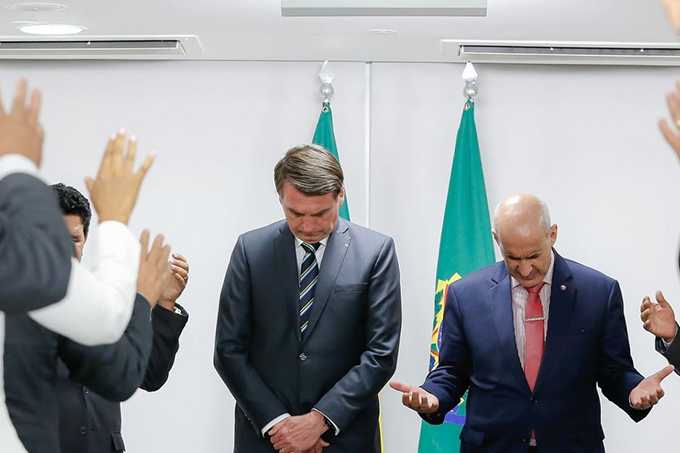 Bolsonaro planeja subsidiar conta de energia de igrejas