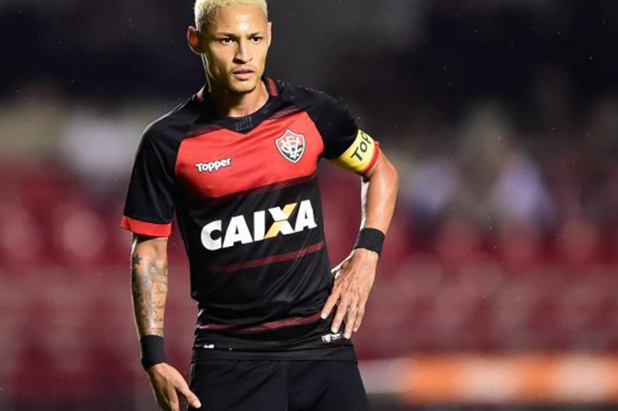 Fora dos planos, Neilton pode deixar o Vitória e acertar com Coritiba