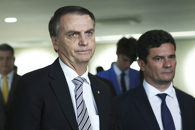 Bolsonaro quis demitir Moro, mas foi convencido a desistir por Heleno