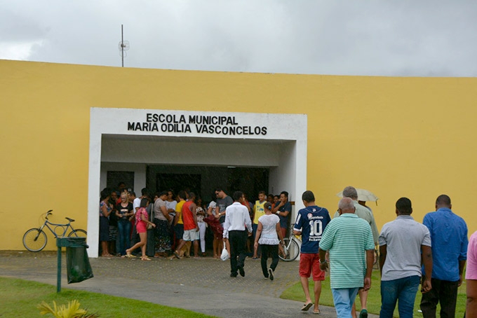 Candidatos de concurso para professor são convocados para avaliação 