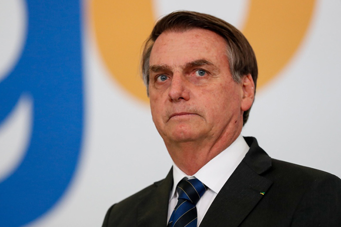 Bolsonaro desiste de dar subsídio à conta de luz de igrejas