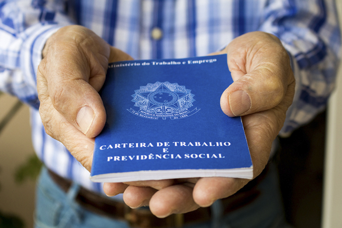 Seguro-desemprego é corrigido; parcelas vão até R$ 1,8 mil