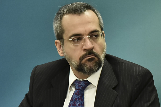 MEC deixa de usar mais de R$ 1 bi recuperado na Lava Jato